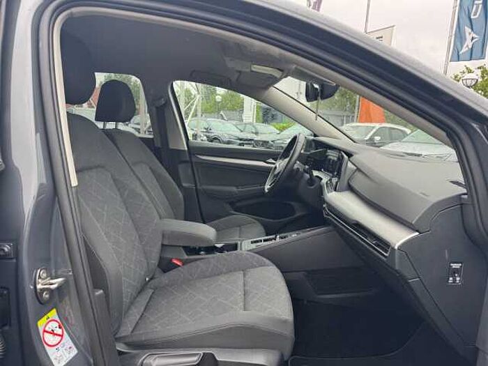Volkswagen Golf VIII Variant 2.0 TDI Life DSG NAVI LED AHK