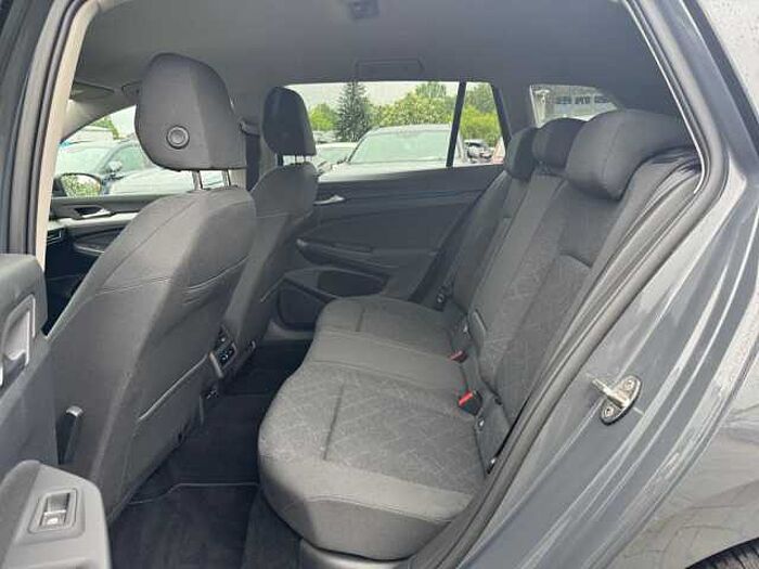 Volkswagen Golf VIII Variant 2.0 TDI Life DSG NAVI LED AHK