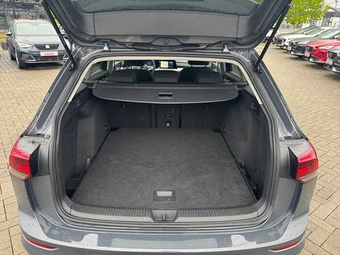 Volkswagen Golf VIII Variant 2.0 TDI Life DSG NAVI LED AHK