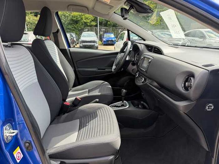 Toyota Yaris 1.5 Team D Navi+Fernlichtass. +Kam. +KeyLess