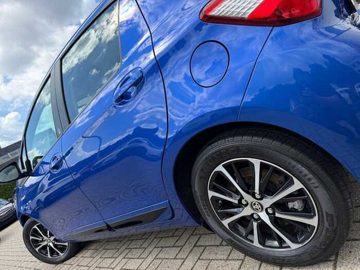 Toyota Yaris 1.5 Team D Navi+Fernlichtass. +Kam. +KeyLess