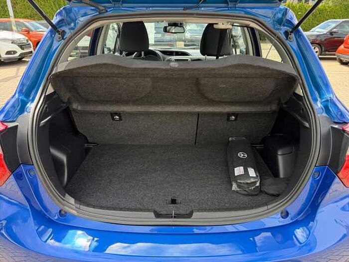 Toyota Yaris 1.5 Team D Navi+Fernlichtass. +Kam. +KeyLess