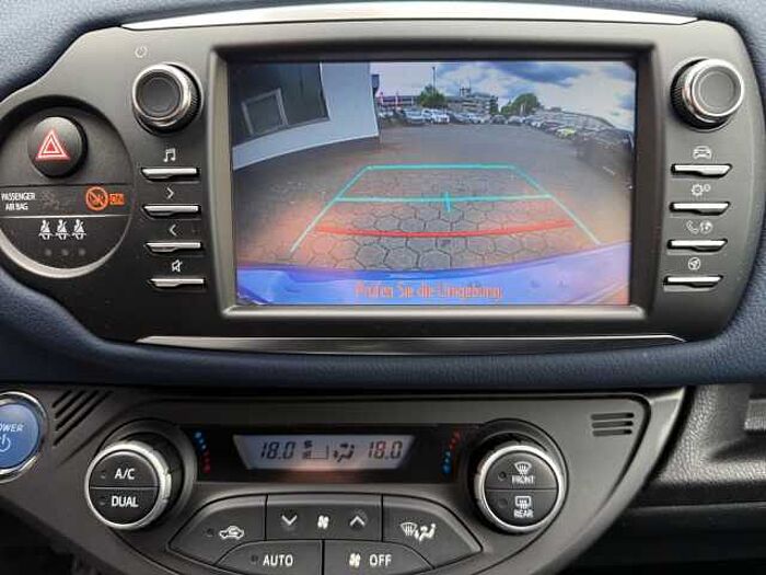Toyota Yaris 1.5 Style Selection NAVI+DAB+RÜCKFAHRKAMERA