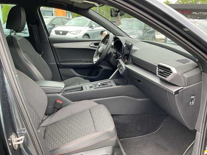SEAT Leon FR 1.5 eTSI DSG 110 kW NAVI LED PANO