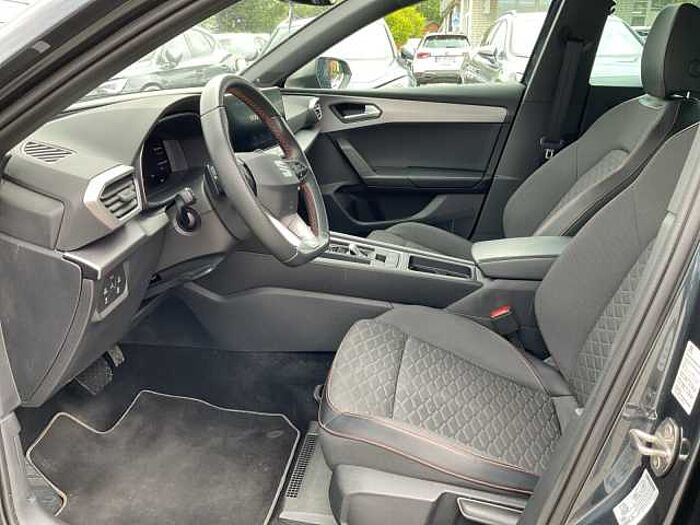 SEAT Leon FR 1.5 eTSI DSG 110 kW NAVI LED PANO