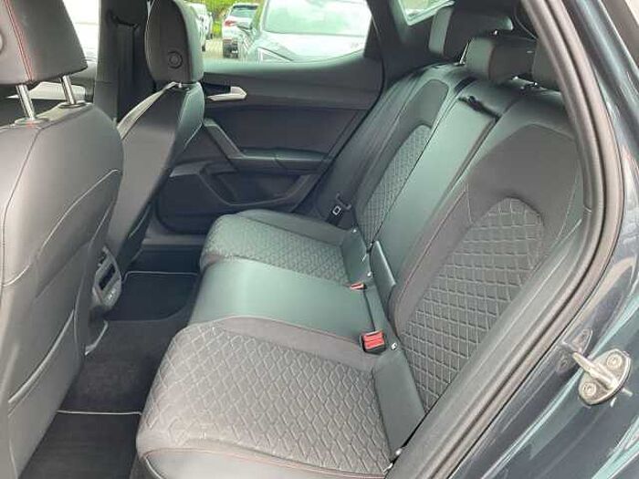 SEAT Leon FR 1.5 eTSI DSG 110 kW NAVI LED PANO