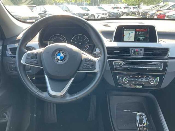 BMW X1 sDrive 18i Advantage Steptronic NAVI LED