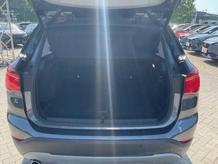 BMW X1 sDrive 18i Advantage Steptronic NAVI LED
