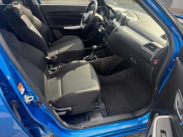 Suzuki Swift 1.0 Boosterjet Comfort NAVI + DAB + CARPLAY