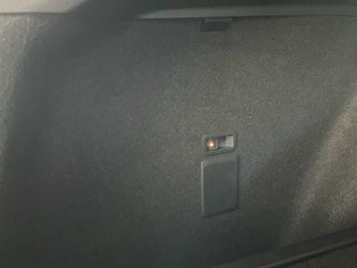SEAT Leon Sportstourer 1.5 eTSI Xcellence DSG LED