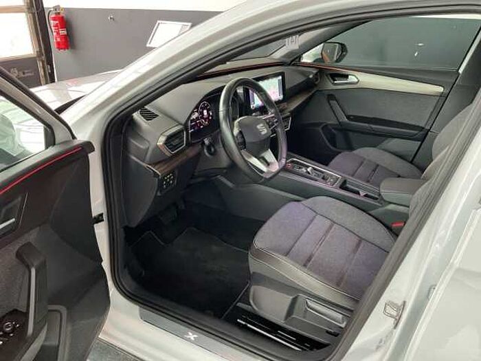 SEAT Leon Sportstourer 1.5 eTSI Xcellence DSG LED