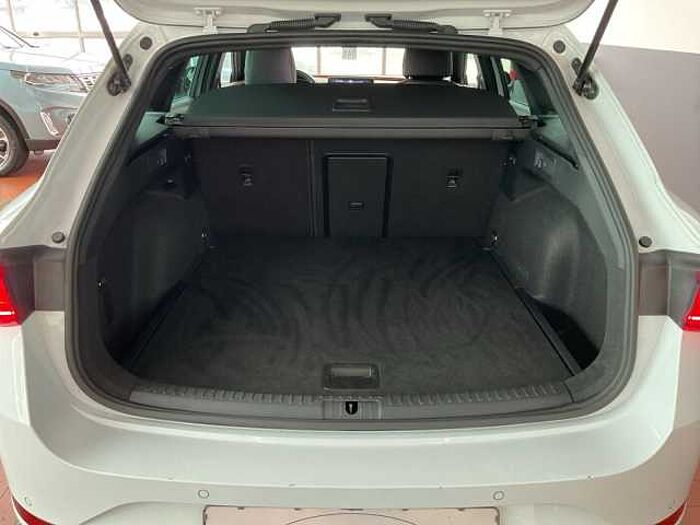 SEAT Leon Sportstourer 1.5 eTSI Xcellence DSG LED