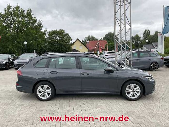 Volkswagen Golf VIII Variant 2.0 TDI DSG Life NAVI LED AHK