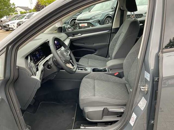 Volkswagen Golf VIII Variant 2.0 TDI DSG Life NAVI LED AHK
