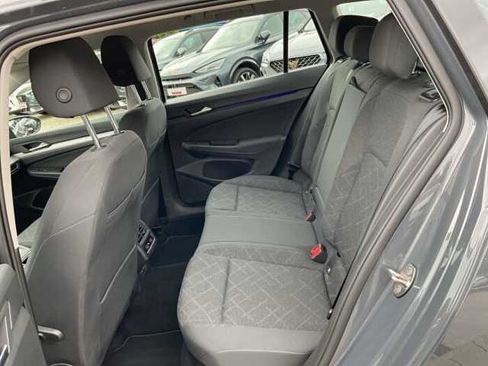 Volkswagen Golf VIII Variant 2.0 TDI DSG Life NAVI LED AHK