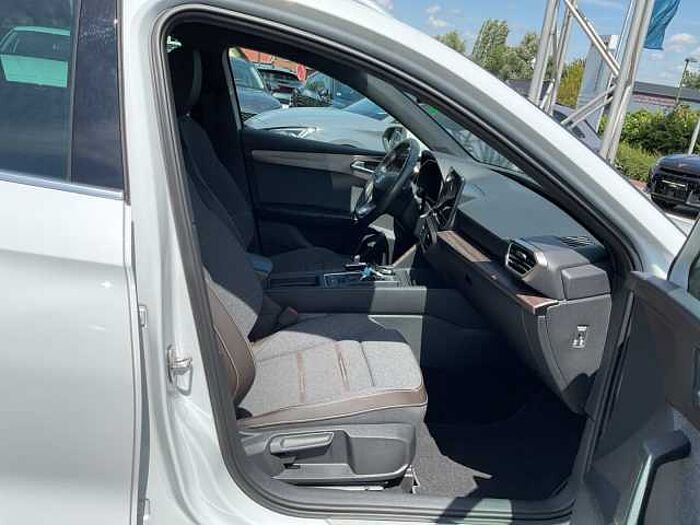 SEAT Leon Sportstourer Xcellence 1.5 eTSI DSG NAVI+LED