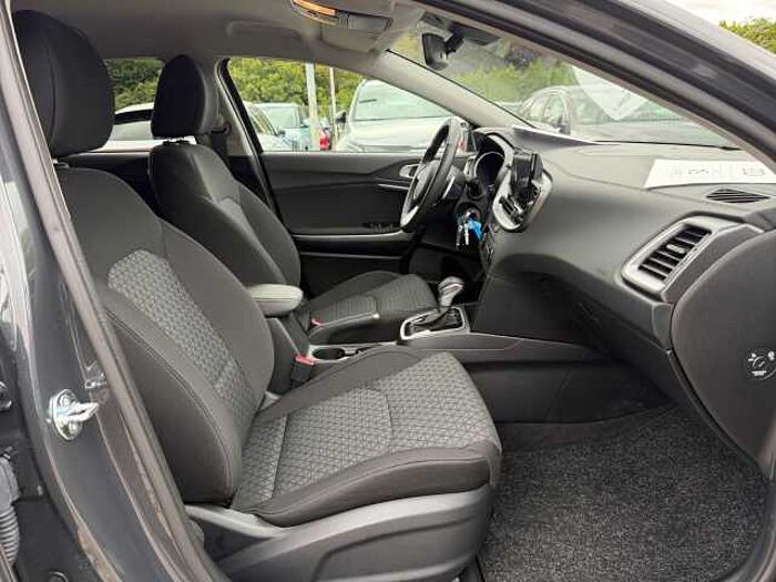 Kia ceed 1.5T DCT LX PLUS SPECIAL LM+KAMERA+NAVI+DAB cee'd