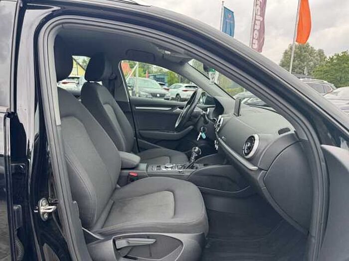 Audi A3 Sportback 1.0 TFSI DSG Navi+SHZ+KlimaAutomatik Basis