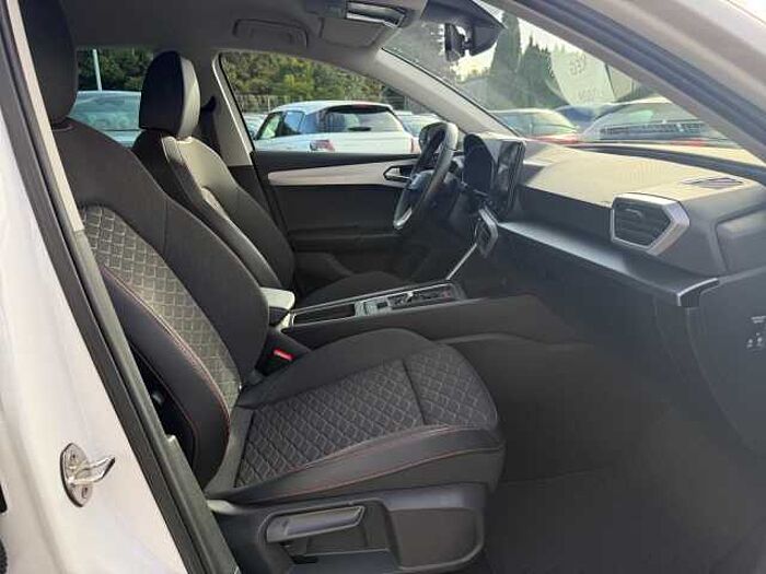 SEAT LEON FR 1.4 E-HYBRID AHK+LED+SHZ+Winterp. +Kam. +LM
