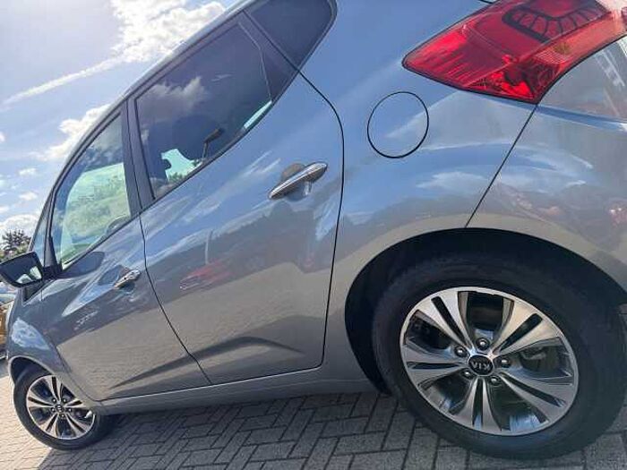 Kia VENGA 1.6 DREAM TEAM NAVI+SHZ+Kam. +LM+KLIMAAUTO.