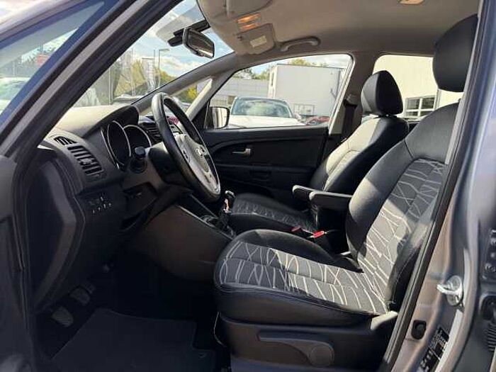 Kia VENGA 1.6 DREAM TEAM NAVI+SHZ+Kam. +LM+KLIMAAUTO.