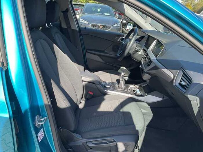 BMW 118i Limousine Advantage AHK+LED+Navi+SHZ+LM+PDC 118