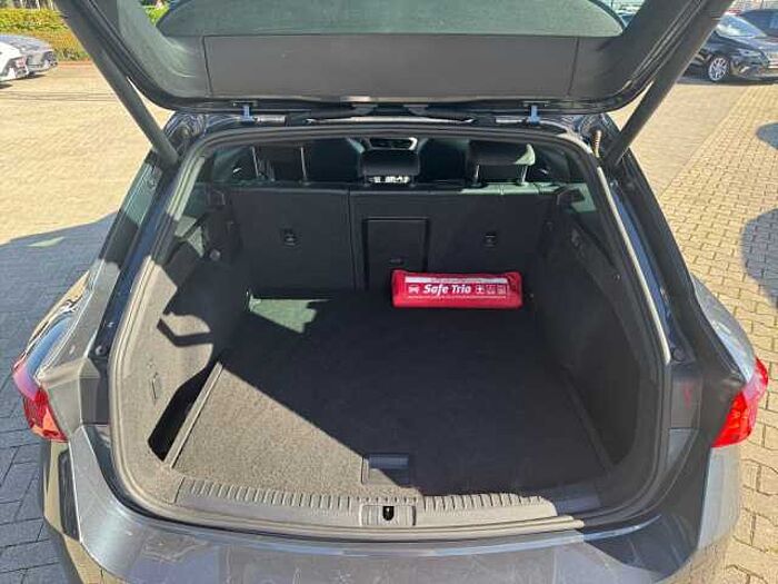 SEAT Leon Sportstourer FR 1.5 eTSI DSG NAVI LED AHK